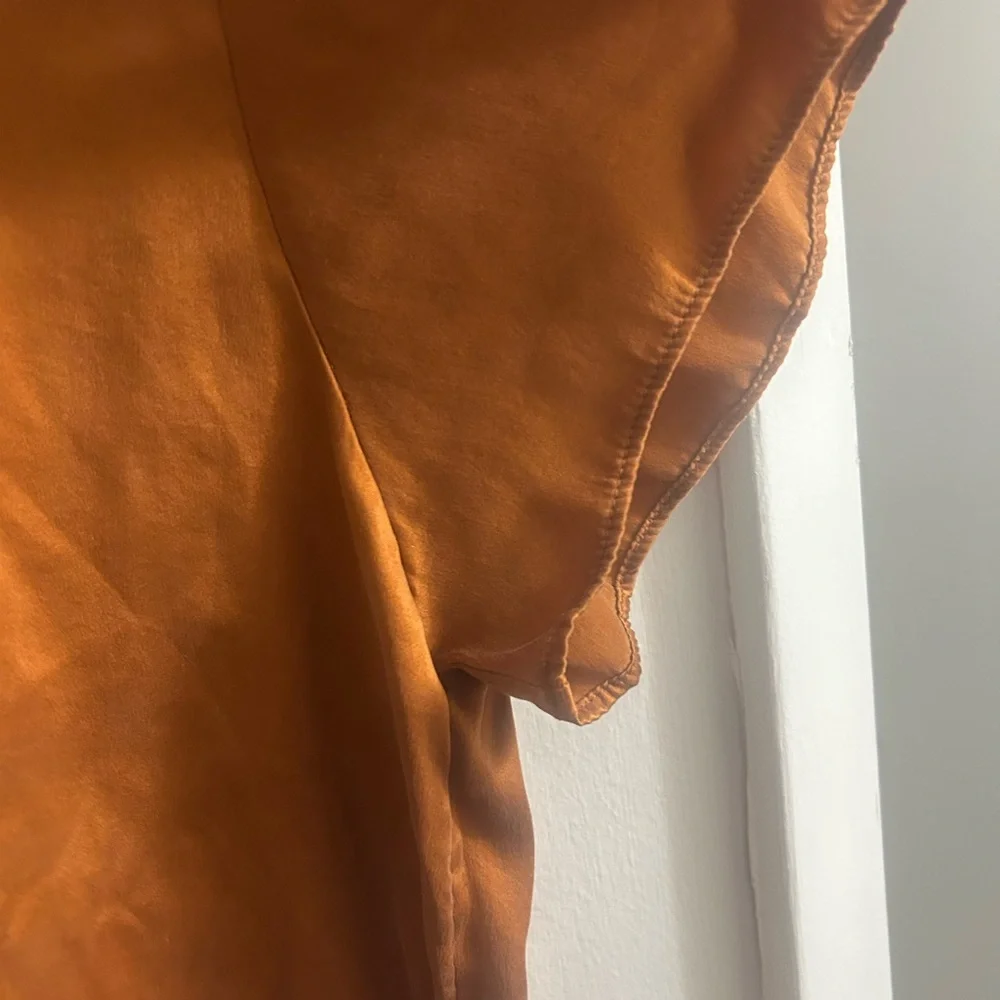 Anthropologie 100% silk Burnt Orange Short Sleeve Tee - Picture 6 of 10